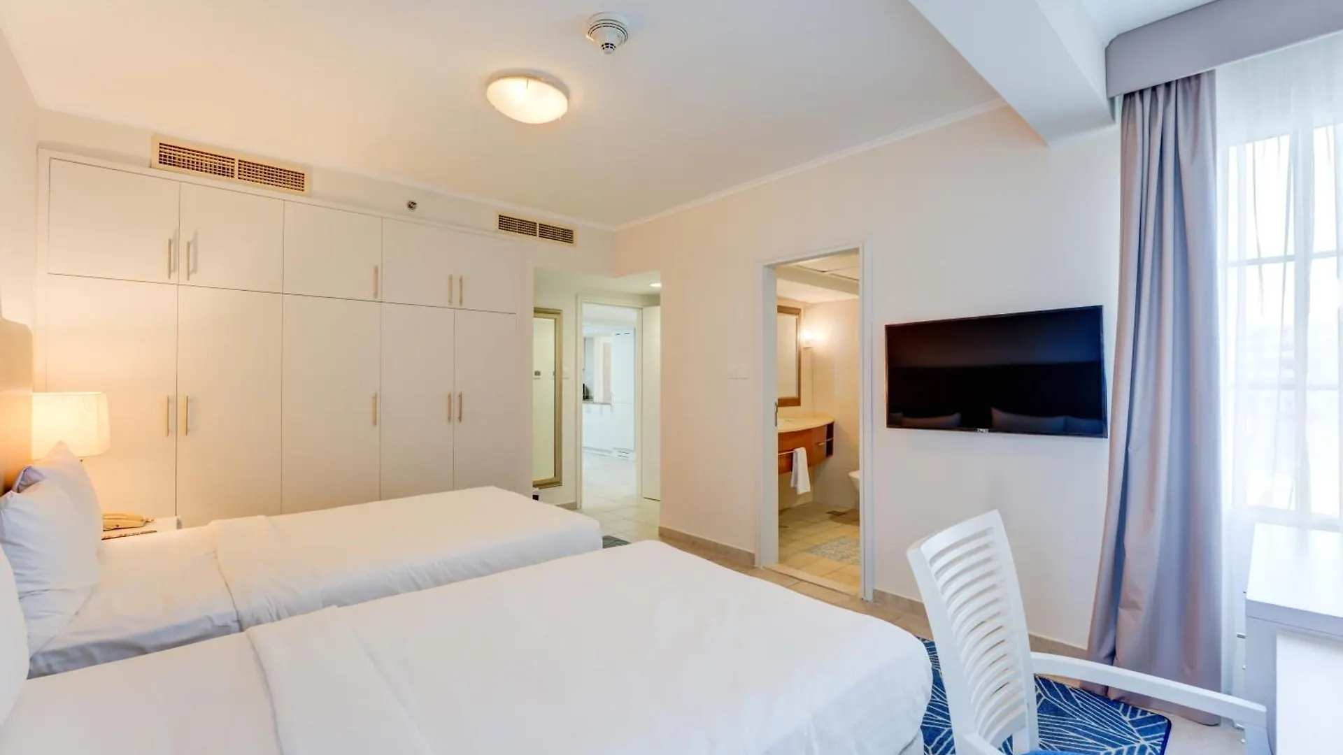 Aparthotel Millennium Lakeview Residence Formerly Copthorne Lakeview Executive Apartments Dubai